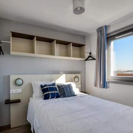 For 4 People With Balcony